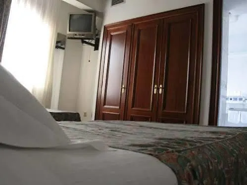 Gran Via Levante Гостевой дом Торевьиа